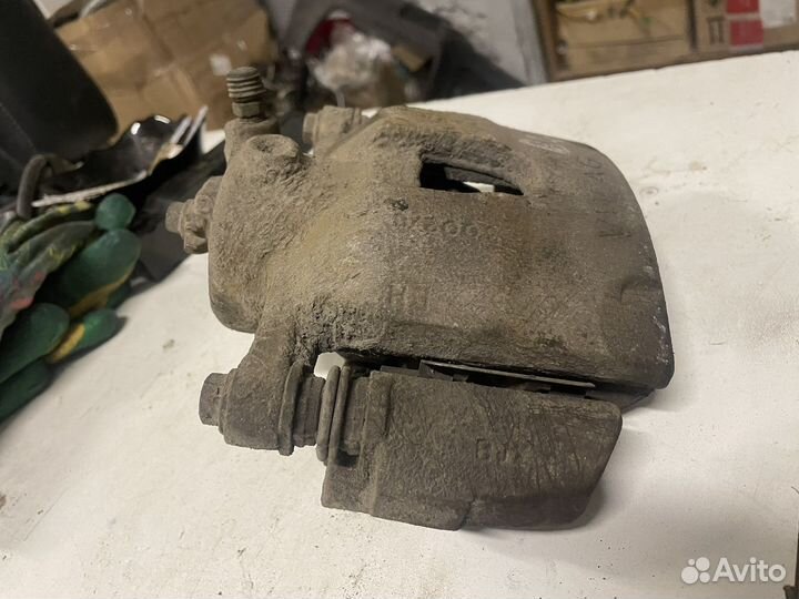 Суппорт передний левый Volkswagen Polo 11-2020