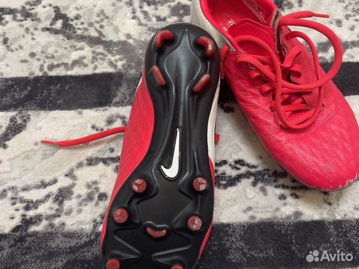 Футбольные бутсы nike