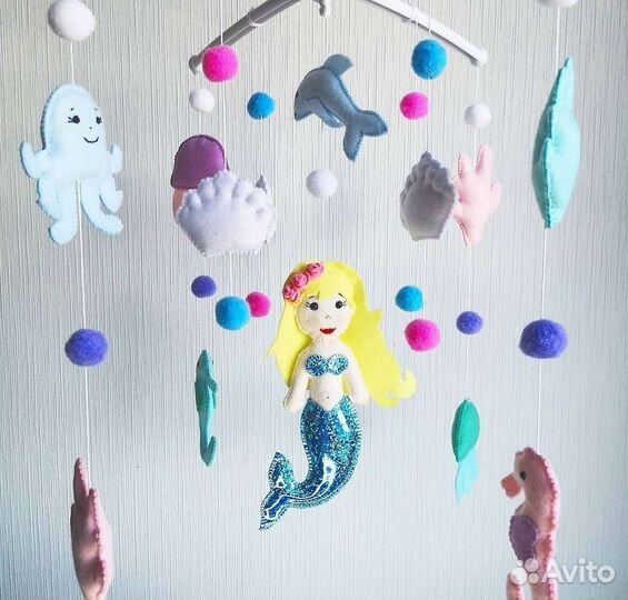 Мобиль в кроватку ручной работы с русалочкой