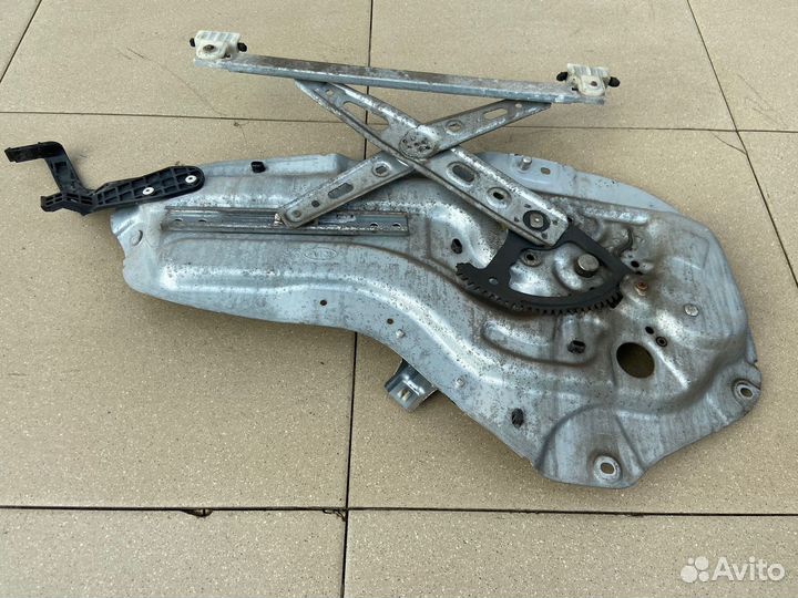 Стеклоподьемник задний правый Kia cerato 2