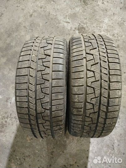 Royal Black Royal Winter UHP 215/45 R17