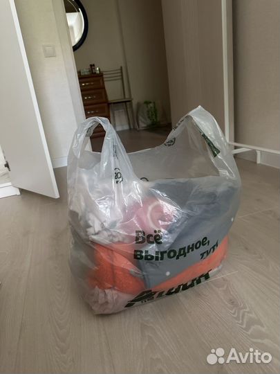 Большой пакет с вещами