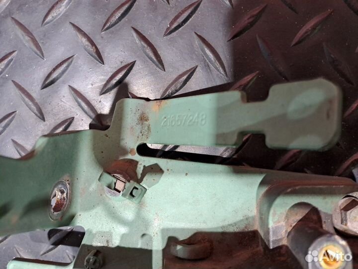 Кронштейн проводки двигателя Volvo FH