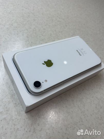 Телефон iPhone XR