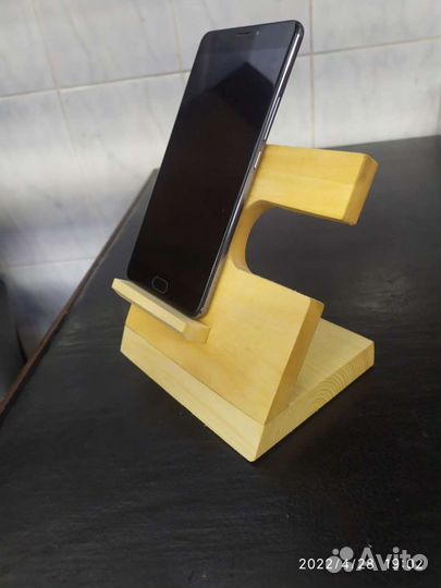 Подставка для телефона из дерева