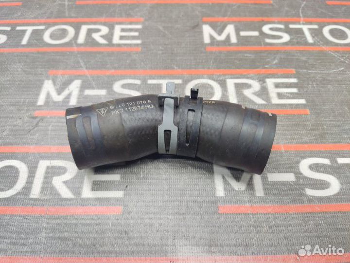 Патрубок системы охлаждения Volkswagen Touareg 7L