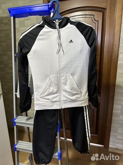 Спортивный костюм adidas
