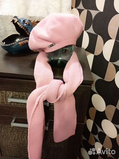 Берет и шарф