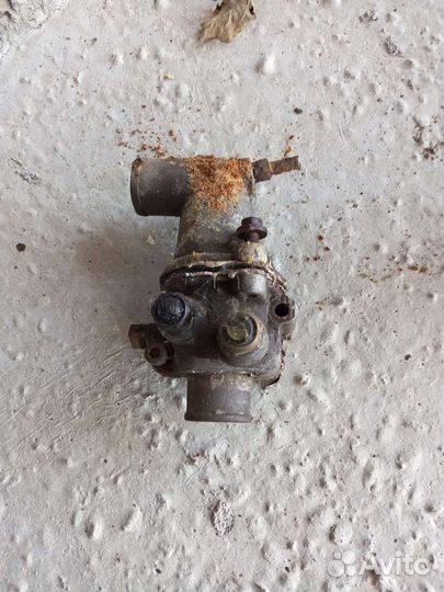 Корпус термостата газель