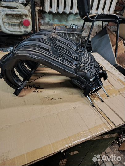 Впускной коллектор, ресивер 21179 1,8 LADA Vesta