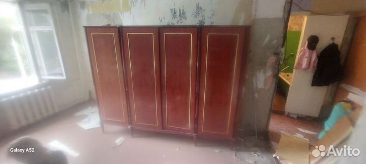 Старинный шкаф