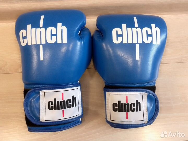 Боксерские перчатки 10 oz clinch