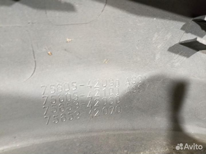 Накладка заднего крыла правого (5 дверей Toyota RA