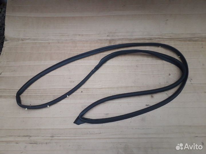 Уплотнитель двери передней левой Nissan X-Trail