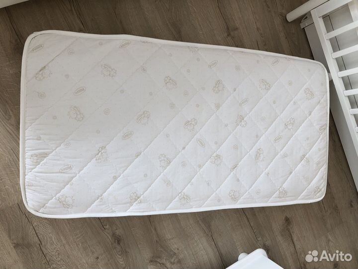 Детская кроватка с маятником Гандылян