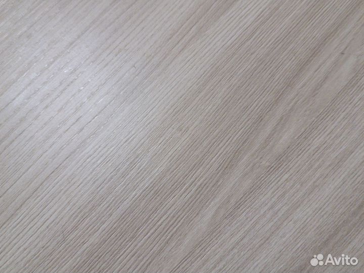 Приставной столик к дивану