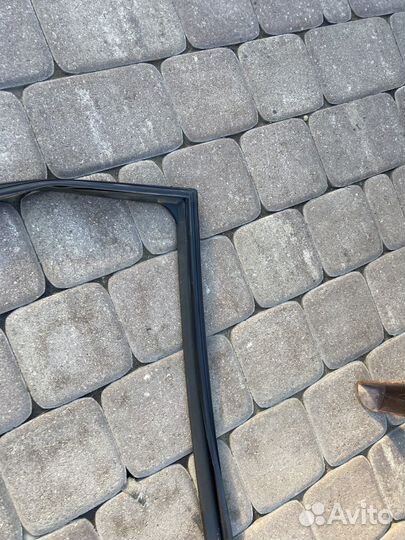 Уплотнитель стекла задний правый kia rio 3