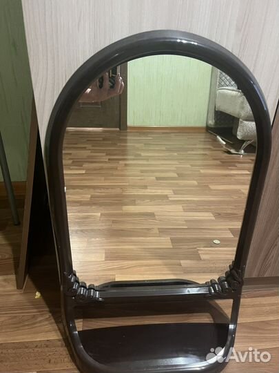 Зеркало в ванную с полкой