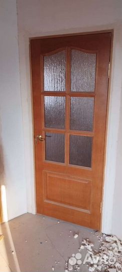 Дверь меж комнатная деревянная с ручками