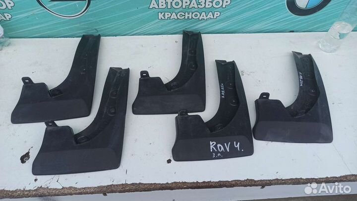 Брызговик задний правый Toyota Rav 4 /12-18 г