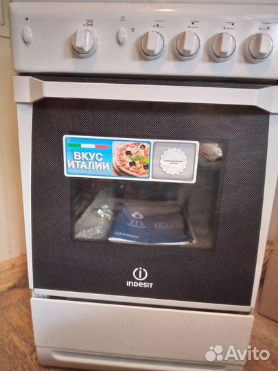 Газовая плита новая Indesit с электроподжигом