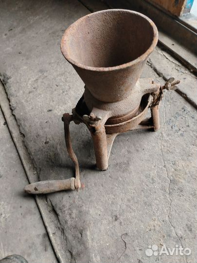 Мельница для зерна бу