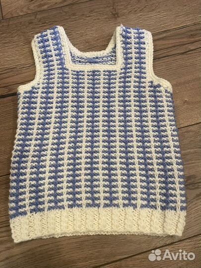 Жилетка женская вязаная