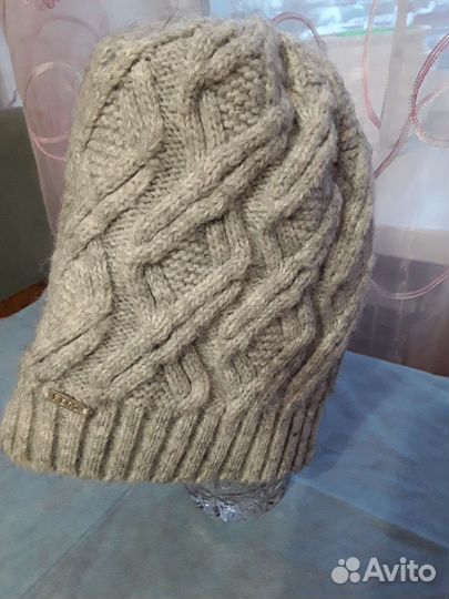 Варежки разные,шапка вязанная на флисе,носки,шарф