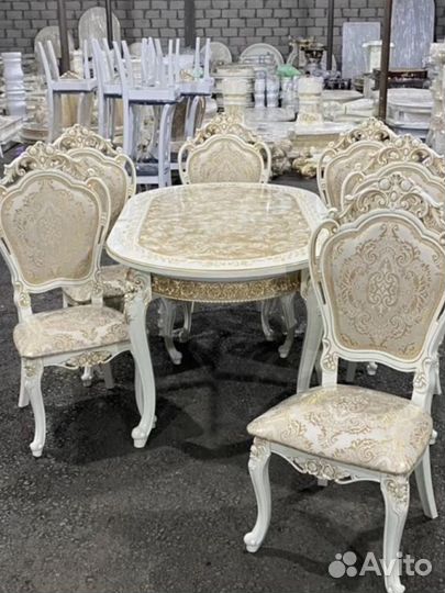 Стол и стулья