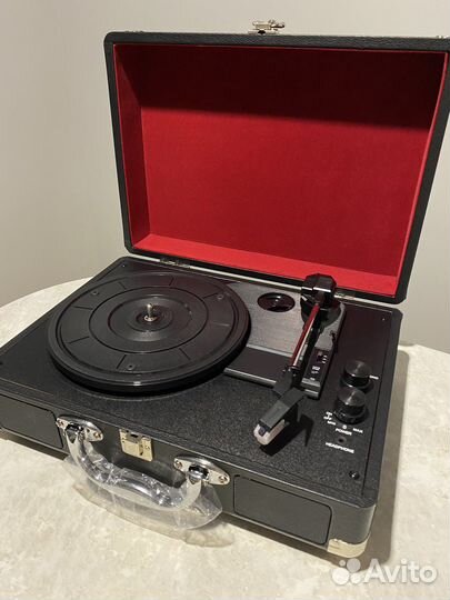 Виниловый проигрыватель пластинок (новый)