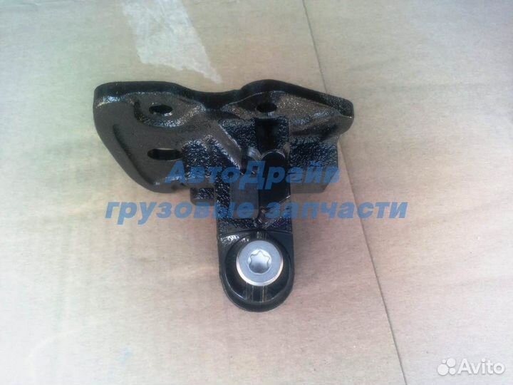 Петля двери ман тга слева вверху