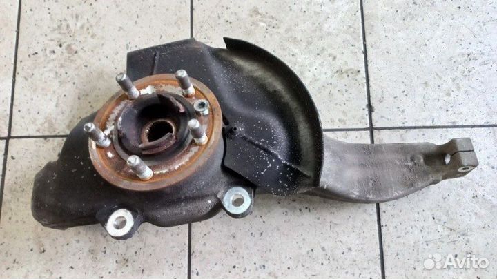 Кулак передний левый Land Rover Range Rover Vogue