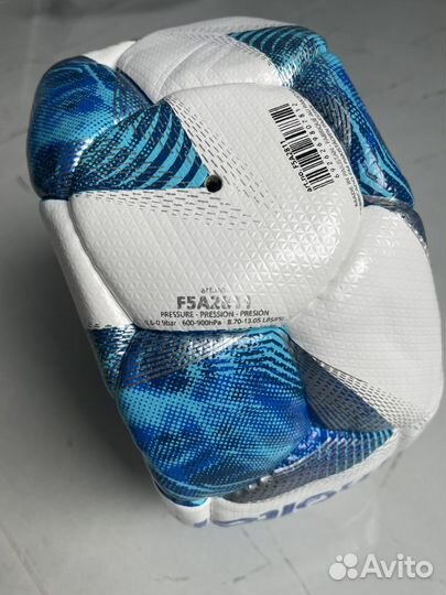 Профессиональный футбольный мяч molten