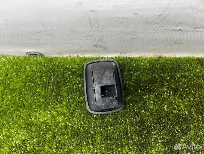 Кнопка стеклоподъемника заднего правого Peugeot96623726