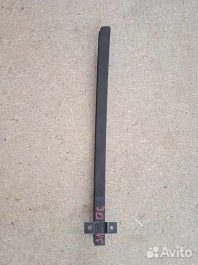 Направляющая стекла двери задняя левая Volkswagen