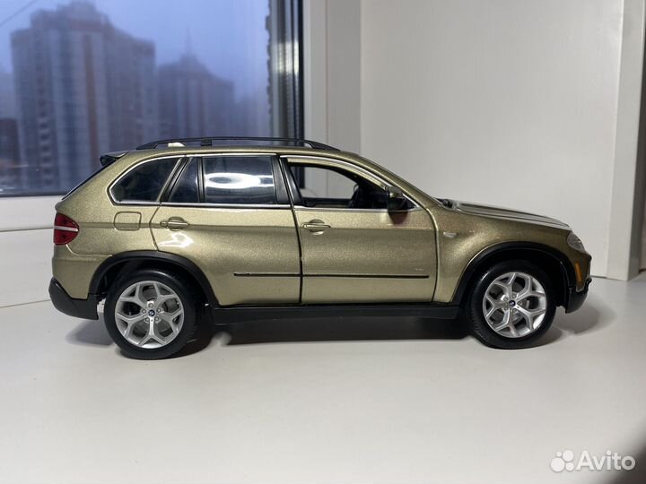 Масштабная модель BMW X5 E70 1/18 Bburago