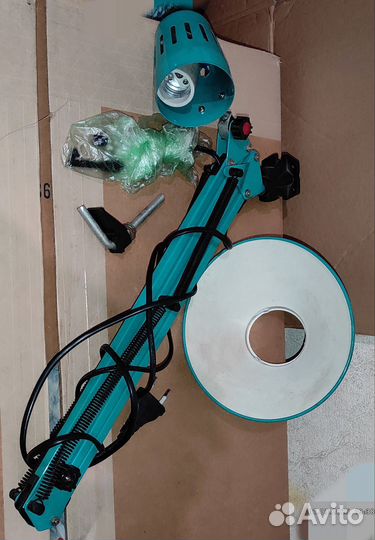 Светильники настольные 220В