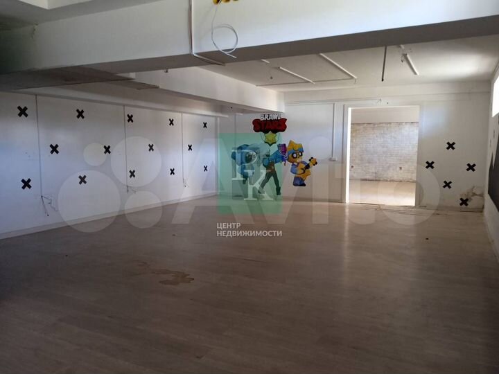 Помещение 54 м² на первой линии в крупном жилом ма