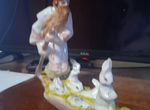Фарфоровые статуэтки дед Мазай и зайцы