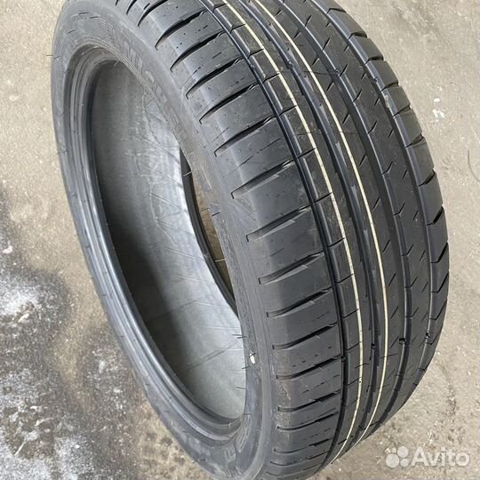 Michelin Pilot Sport 4 245/40 R20