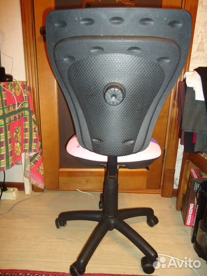 Детское кресло на колёсиках