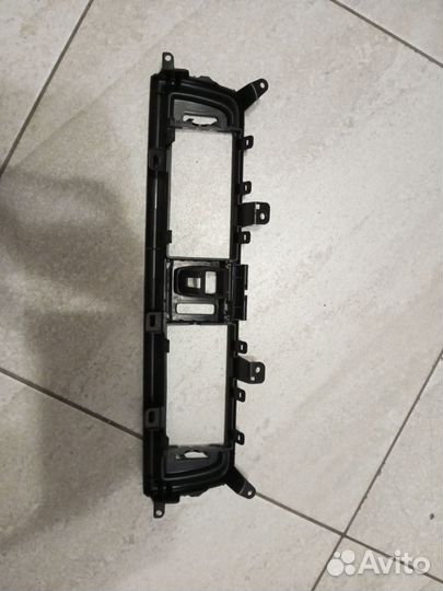 Облицовка центрального воздуховода BMW 5 F10 F11