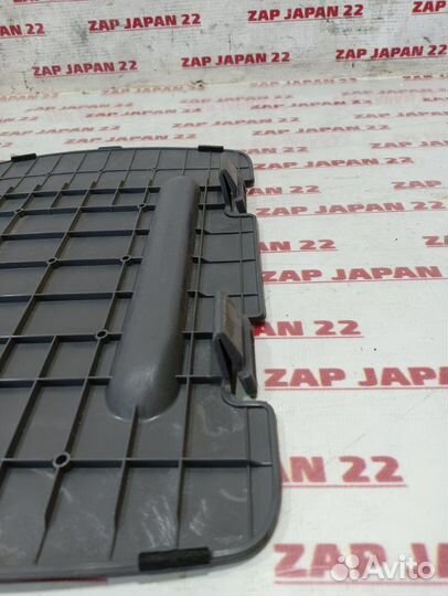 Пластик панели инструментов задний левый Toyota