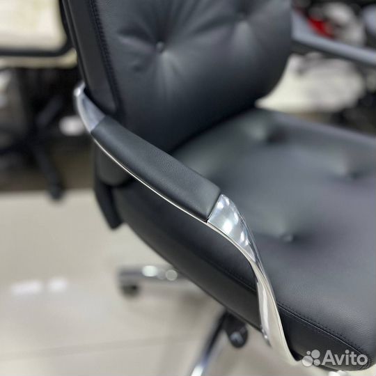 Офисное кресло
