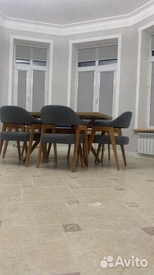 Кухонный стол и стулья