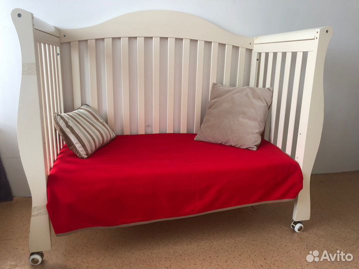 Кроватка деткая