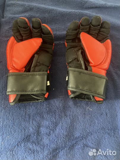 Перчатки для единоборств