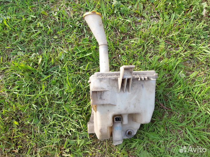 Ниссан Альмера Н15 1998г. Бачок омывания стекла