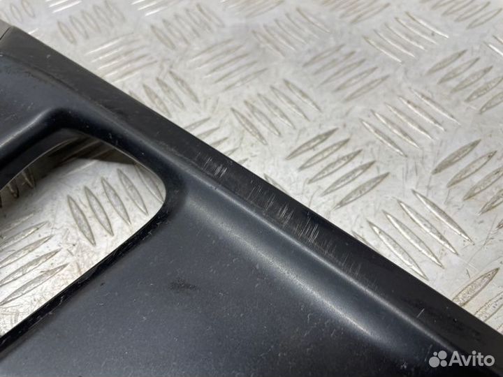 Заглушка бампера передняя правая Toyota Alphard