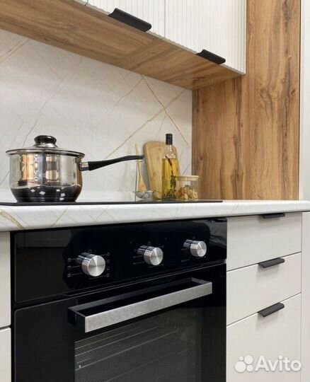 Кухня с пеналом